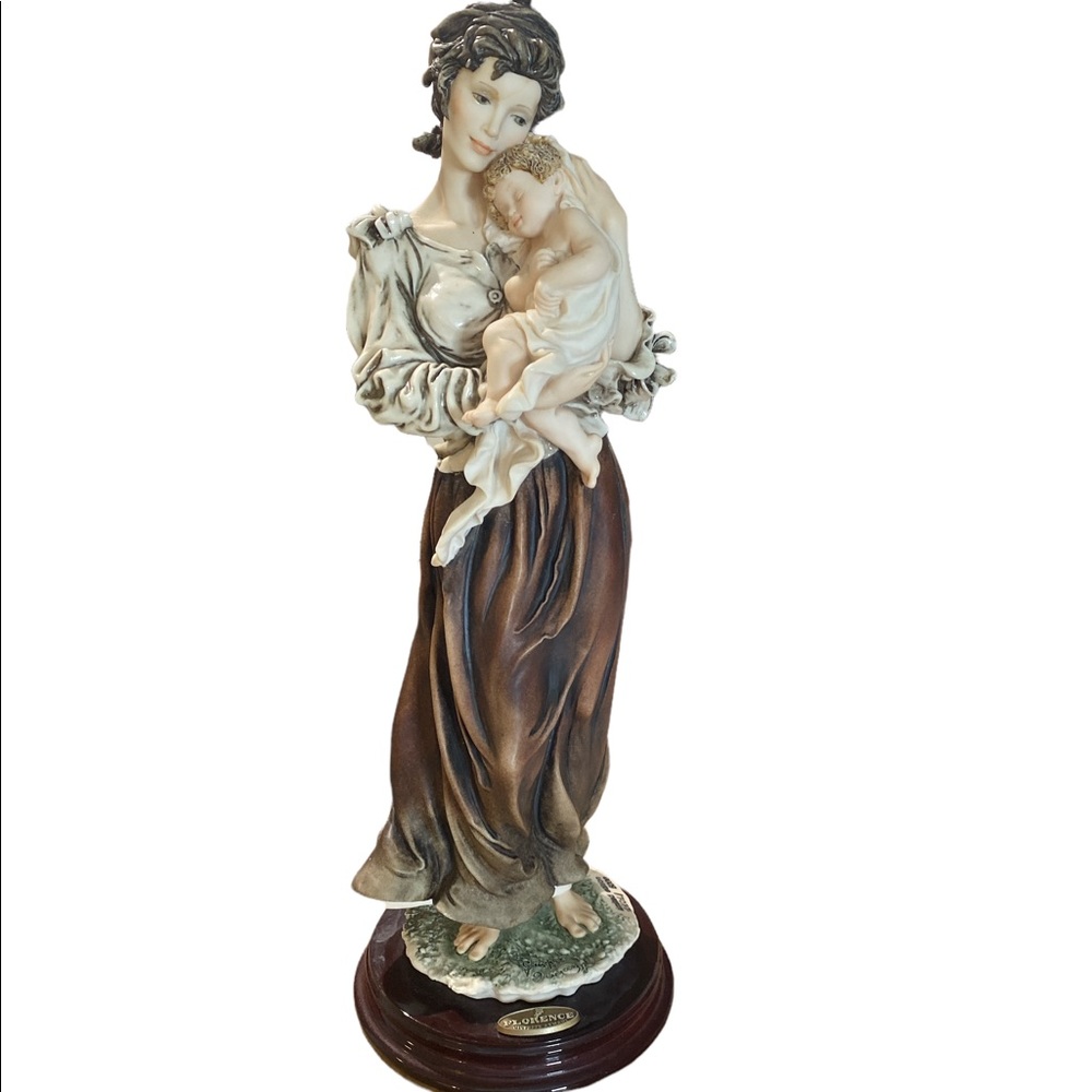 RARE Giuseppe Armani Italian Figurine. Woman With Child..